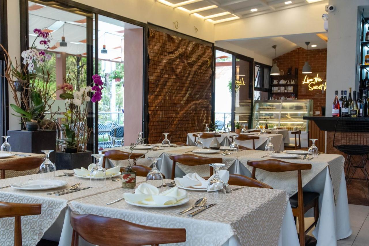 באגויו Giraffe Boutique Hotel מראה חיצוני תמונה