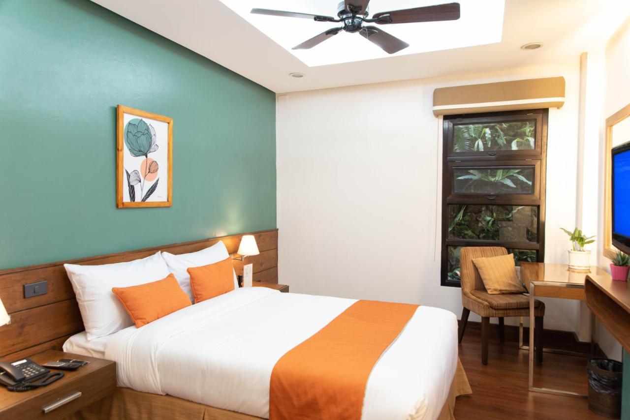 באגויו Giraffe Boutique Hotel מראה חיצוני תמונה