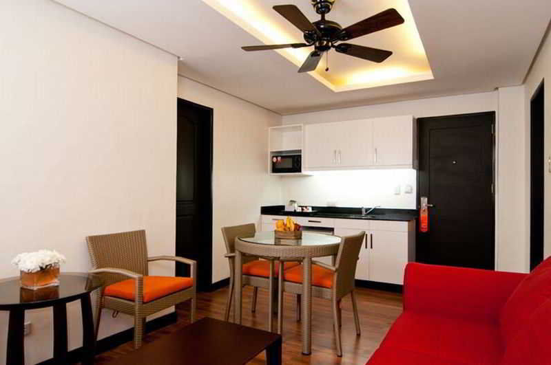באגויו Giraffe Boutique Hotel מראה חיצוני תמונה