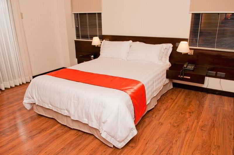 באגויו Giraffe Boutique Hotel מראה חיצוני תמונה