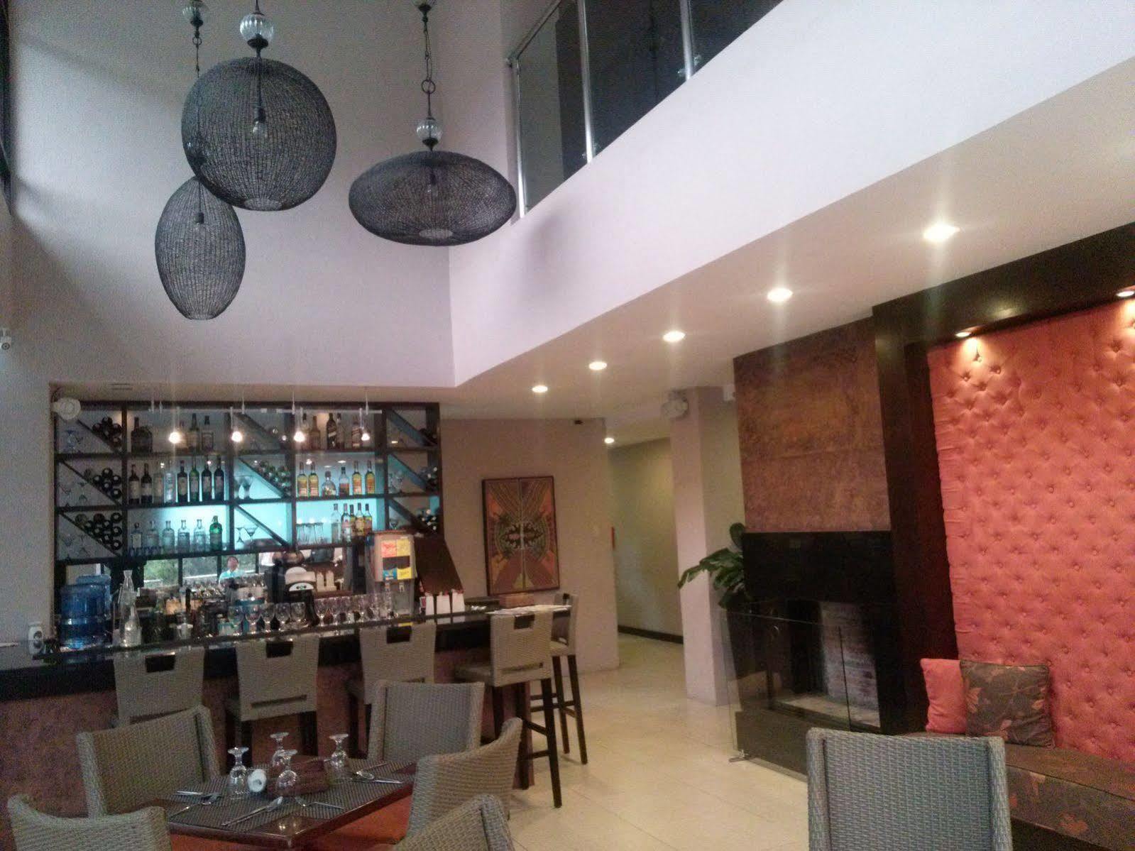 באגויו Giraffe Boutique Hotel מראה חיצוני תמונה
