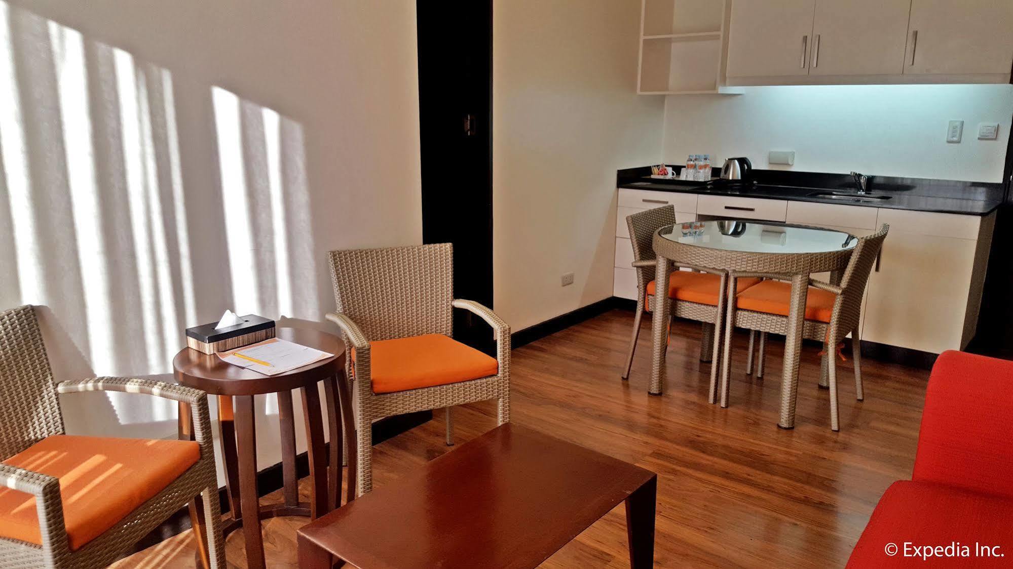 באגויו Giraffe Boutique Hotel מראה חיצוני תמונה